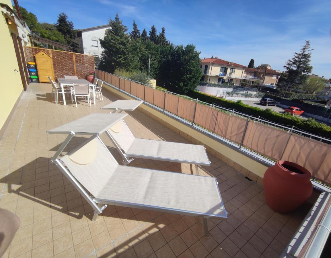 Appartamento L'Azalea - A Due Passi Da Numana Con Grande Terrazzo E Piscina Condominiale Stagionale Sirolo Exterior foto