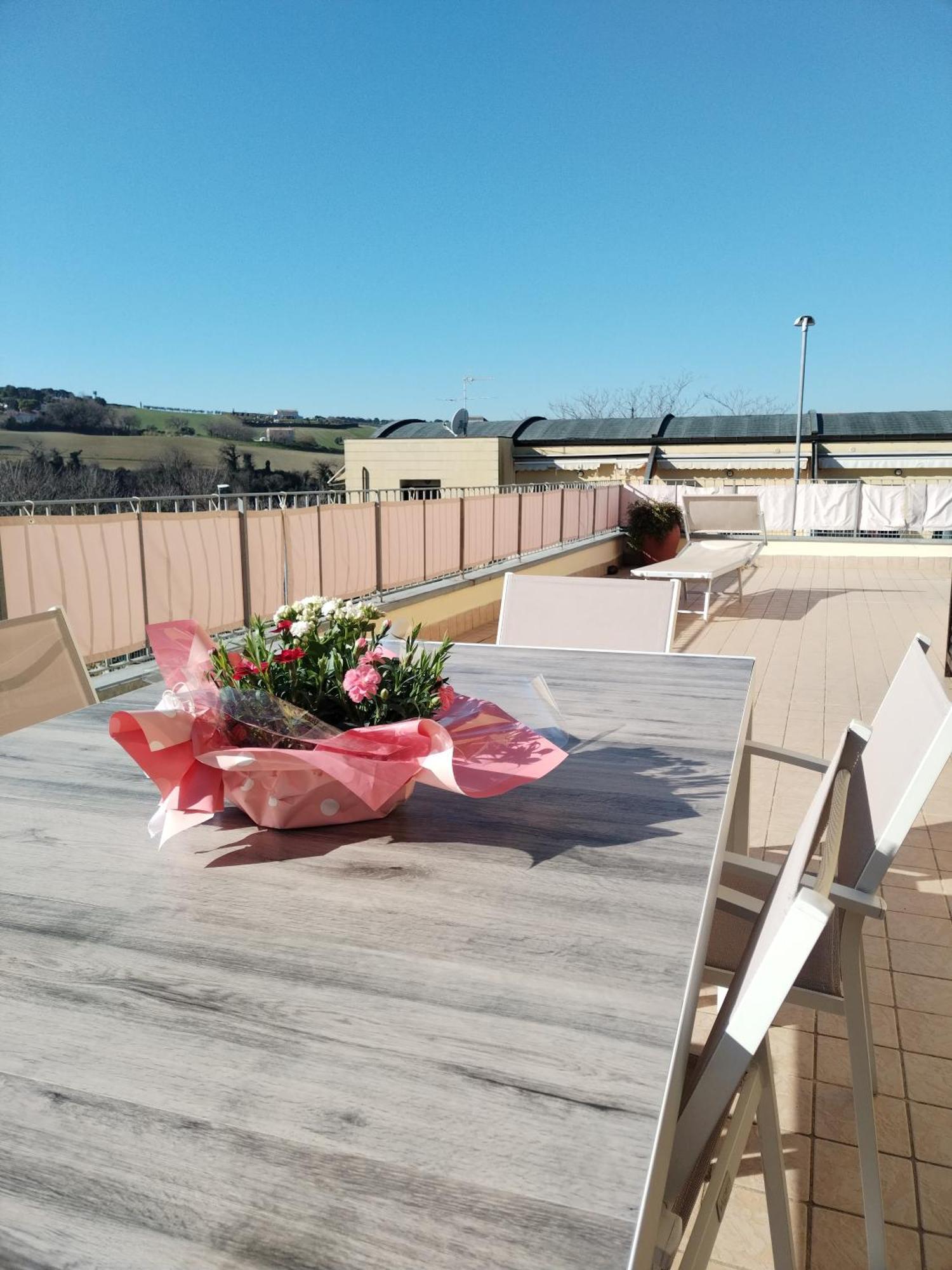 Appartamento L'Azalea - A Due Passi Da Numana Con Grande Terrazzo E Piscina Condominiale Stagionale Sirolo Exterior foto